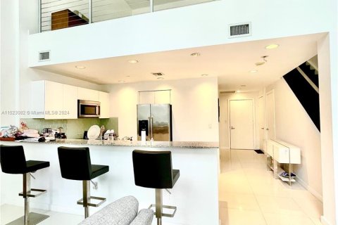 Condo in Miami, Florida, 1 bedroom  № 976084 - photo 26