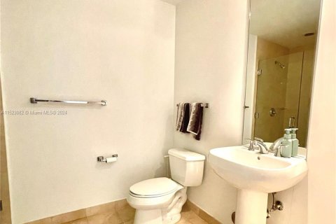 Condo in Miami, Florida, 1 bedroom  № 976084 - photo 13