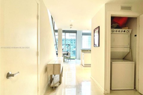 Condo in Miami, Florida, 1 bedroom  № 976084 - photo 10