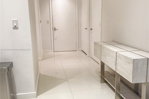 Condominio en venta en Miami, Florida, 1 dormitorio, 106.56 m2 № 976084 - foto 4