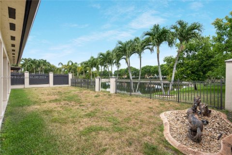 House in Miami, Florida 4 bedrooms, 221.29 sq.m. № 1176317 - photo 28