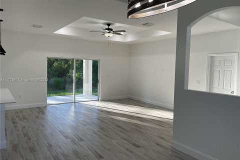 Casa en venta en Lehigh Acres, Florida, 3 dormitorios № 808355 - foto 9