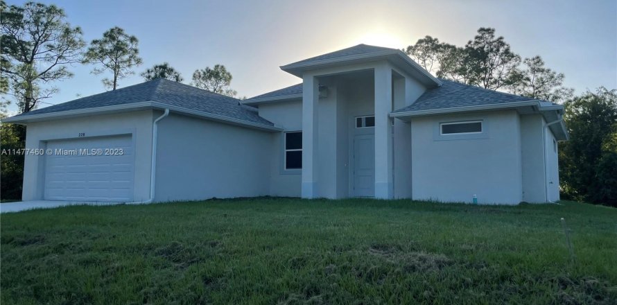 House in Lehigh Acres, Florida 3 bedrooms № 808355
