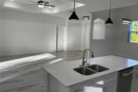 Casa en venta en Lehigh Acres, Florida, 3 dormitorios № 808355 - foto 12
