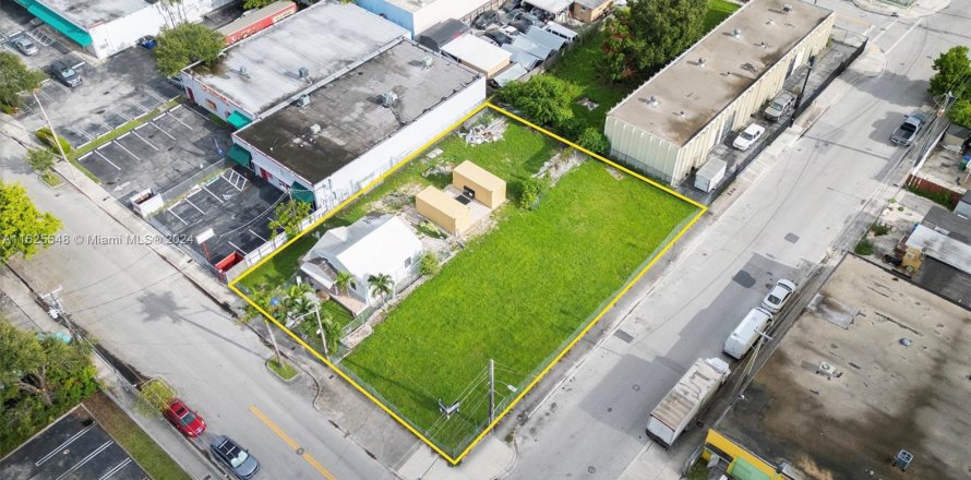 Commercial property in Miami, Florida № 1272037