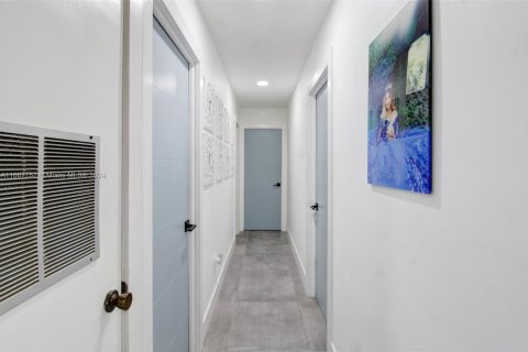 Casa en venta en Miami, Florida, 4 dormitorios, 173.91 m2 № 1384331 - foto 10