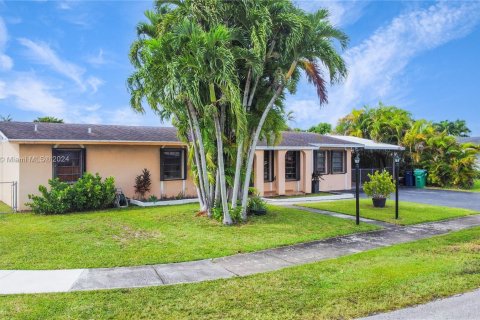 Casa en venta en Miami, Florida, 4 dormitorios, 173.91 m2 № 1384331 - foto 3