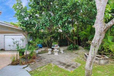 House in Miami, Florida 4 bedrooms, 173.91 sq.m. № 1384331 - photo 28