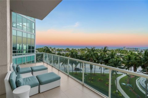 Condominio en venta en Pompano Beach, Florida, 2 dormitorios, 137.31 m2 № 350903 - foto 2
