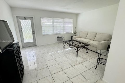 Condo in West Palm Beach, Florida, 1 bedroom  № 1269498 - photo 13