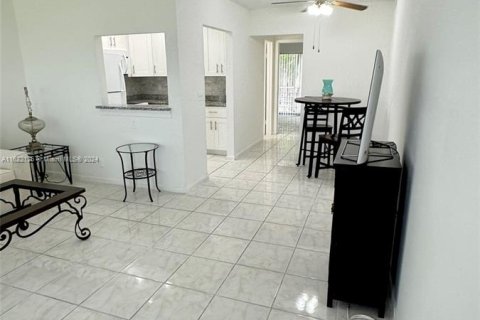 Condo in West Palm Beach, Florida, 1 bedroom  № 1269498 - photo 4