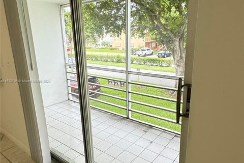 Condo in West Palm Beach, Florida, 1 bedroom  № 1269498 - photo 23