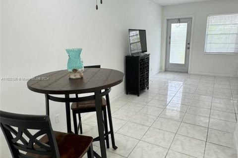 Condo in West Palm Beach, Florida, 1 bedroom  № 1269498 - photo 11