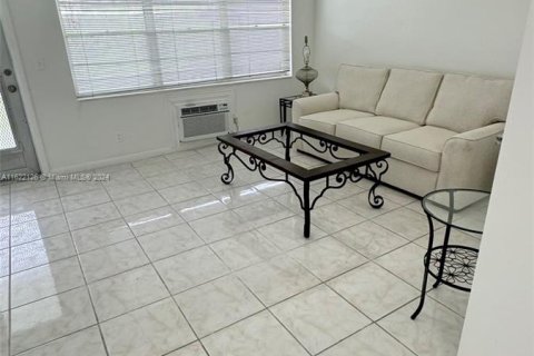 Condo in West Palm Beach, Florida, 1 bedroom  № 1269498 - photo 12