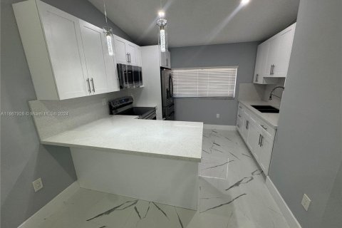 Copropriété à vendre à Hialeah, Floride: 2 chambres, 85.93 m2 № 1384190 - photo 1