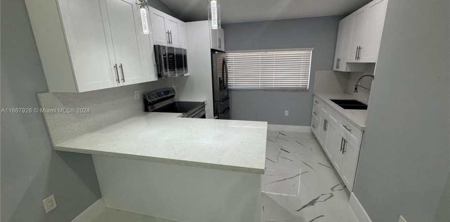 Condo in Hialeah, Florida, 2 bedrooms  № 1384190