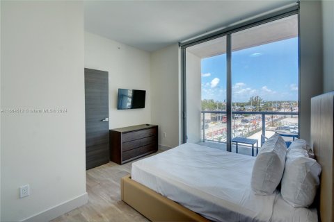 Condo in Hollywood, Florida, 2 bedrooms  № 1384145 - photo 8