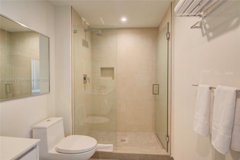 Condo in Hollywood, Florida, 2 bedrooms  № 1384145 - photo 11