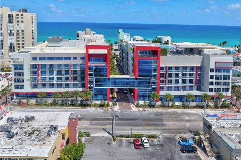 Condominio en venta en Hollywood, Florida, 2 dormitorios, 85.66 m2 № 1384145 - foto 1