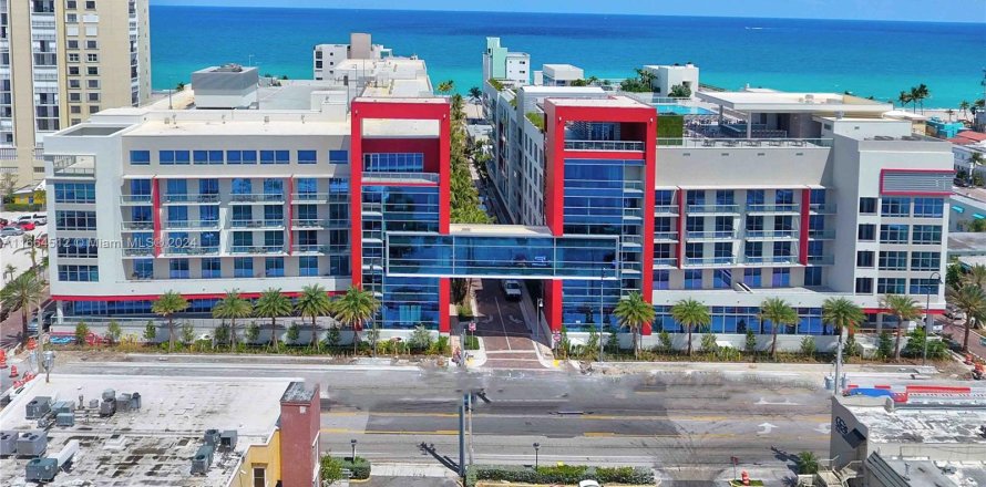 Condominio en Hollywood, Florida, 2 dormitorios  № 1384145