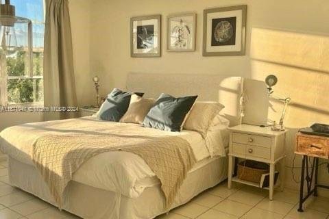 Condo in Miami Beach, Florida, 1 bedroom  № 1393637 - photo 11