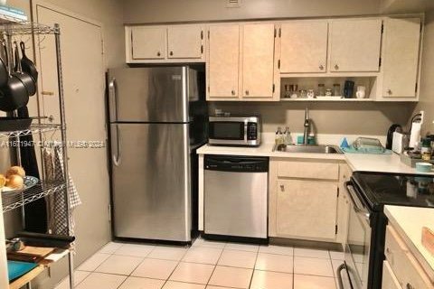 Condo in Miami Beach, Florida, 1 bedroom  № 1393637 - photo 5