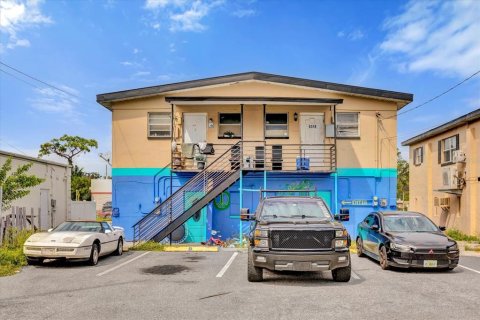 Immobilier commercial à vendre à Pinellas Park, Floride: 281.87 m2 № 1396520 - photo 1