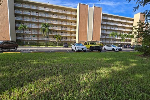 Condo in Hallandale Beach, Florida, 2 bedrooms  № 1378740 - photo 4