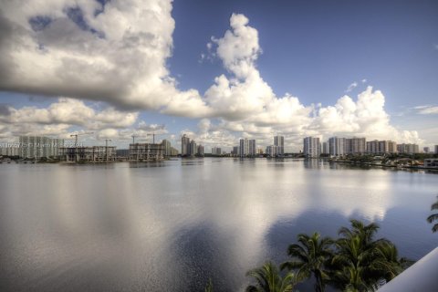 Copropriété à vendre à Sunny Isles Beach, Floride: 2 chambres, 116.59 m2 № 1378784 - photo 1