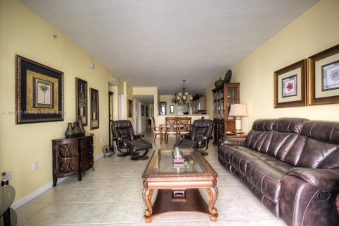 Condo in Sunny Isles Beach, Florida, 2 bedrooms  № 1378784 - photo 3