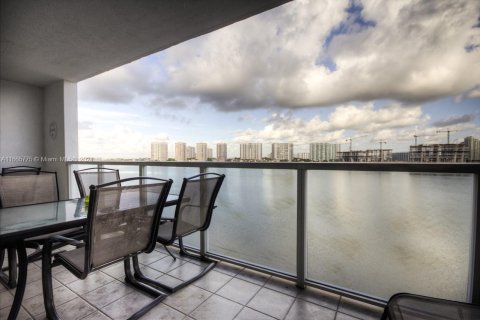 Copropriété à vendre à Sunny Isles Beach, Floride: 2 chambres, 116.59 m2 № 1378784 - photo 12