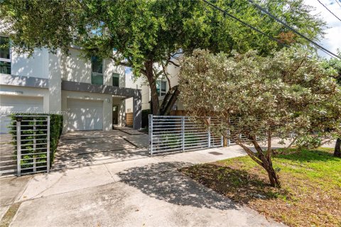 Townhouse in Miami, Florida 3 bedrooms, 195.47 sq.m. № 1378741 - photo 3