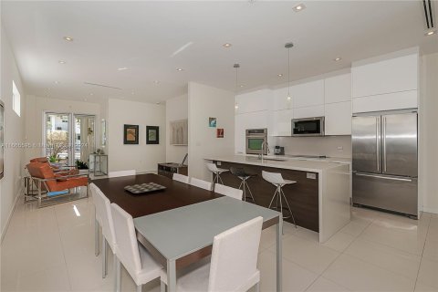 Townhouse in Miami, Florida 3 bedrooms, 195.47 sq.m. № 1378741 - photo 14