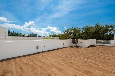 Townhouse in Miami, Florida 3 bedrooms, 195.47 sq.m. № 1378741 - photo 30