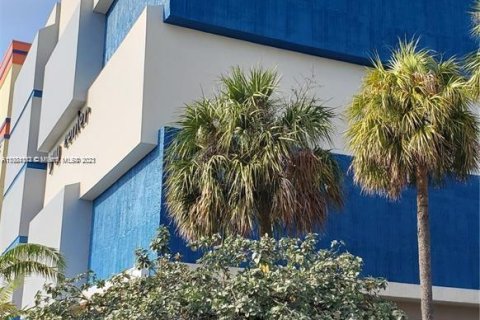 Купить коммерческую недвижимость в Норт-Майами-Бич, Флорида № 496623 - фото 1