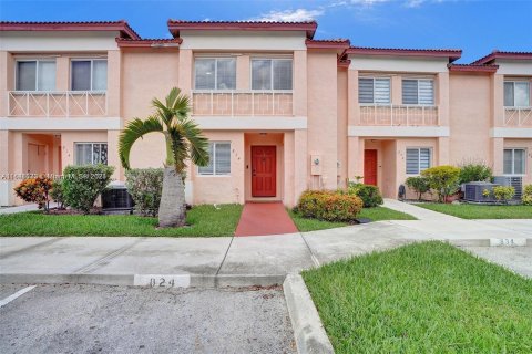 House in Pembroke Pines, Florida 3 bedrooms, 126.44 sq.m. № 1326037 - photo 1