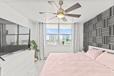 Condominio en venta en Pompano Beach, Florida, 1 dormitorio, 72 m2 № 1180145 - foto 25