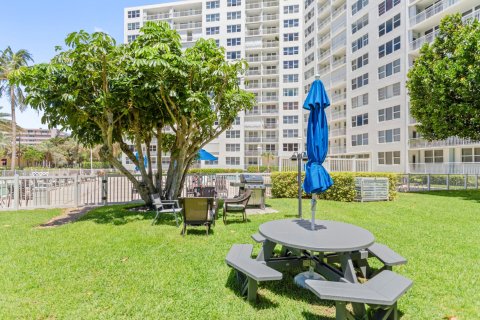 Condo in Pompano Beach, Florida, 1 bedroom  № 1180145 - photo 9