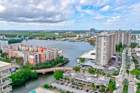 Condo in Sunny Isles Beach, Florida, 1 bedroom  № 941160 - photo 1