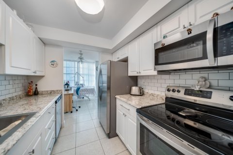 Condo in Sunny Isles Beach, Florida, 1 bedroom  № 941160 - photo 22