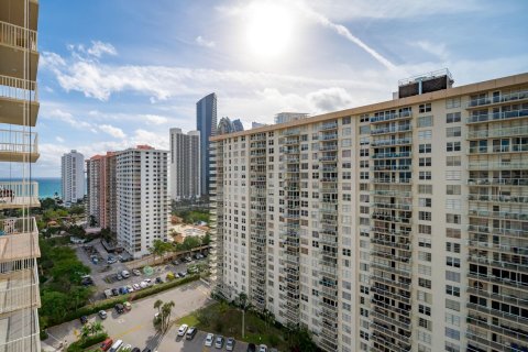 Condo in Sunny Isles Beach, Florida, 1 bedroom  № 941160 - photo 16