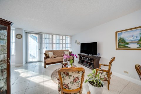 Condo in Sunny Isles Beach, Florida, 1 bedroom  № 941160 - photo 30