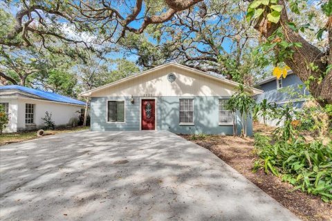 House in Tampa, Florida 3 bedrooms, 161.09 sq.m. № 1434736 - photo 3