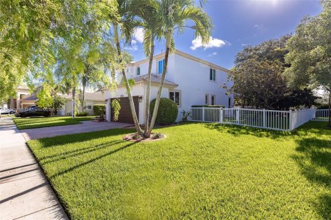 House in Pembroke Pines, Florida 4 bedrooms, 239.5 sq.m. № 1281570 - photo 4