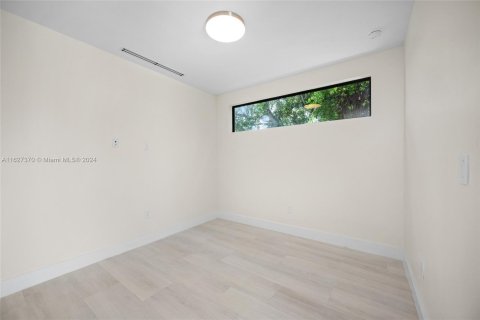 House in Miami, Florida 4 bedrooms № 1281574 - photo 28