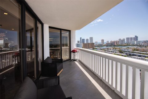 Condominio en venta en Aventura, Florida, 2 dormitorios, 185.8 m2 № 1281572 - foto 3