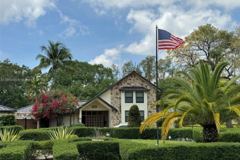 Villa ou maison à vendre à Davie, Floride: 4 chambres, 305.46 m2 № 1101299 - photo 2