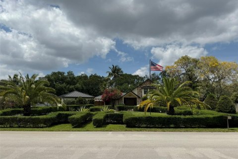 Villa ou maison à vendre à Davie, Floride: 4 chambres, 305.46 m2 № 1101299 - photo 1
