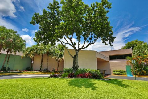 Condo in Tamarac, Florida, 1 bedroom  № 1229283 - photo 2