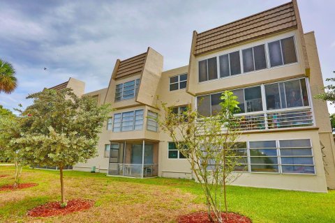 Condo in Tamarac, Florida, 1 bedroom  № 1229283 - photo 4